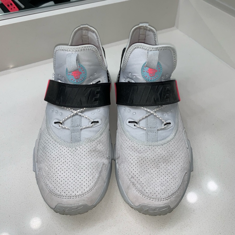 Nike Sneakers - Picture 6 of 7